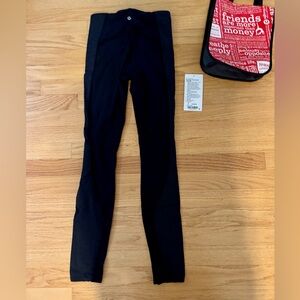 Lululemon Strength & Sweat Tight *28"
Black - size 4